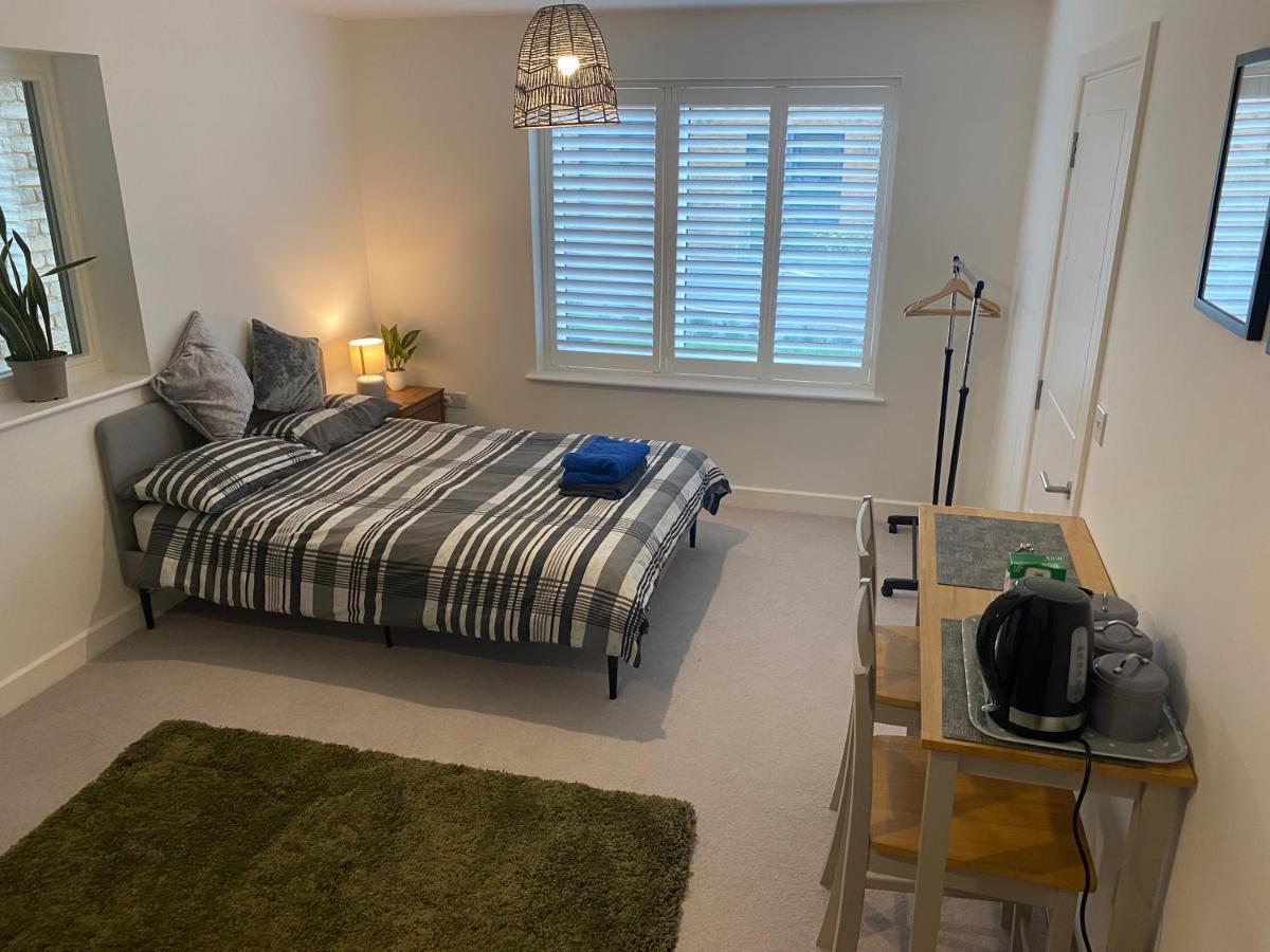 Very Large Double Room With Corner Sofa, Sky Tv, Netflix Etc, Fridge And Microwave Newhaven Exterior foto