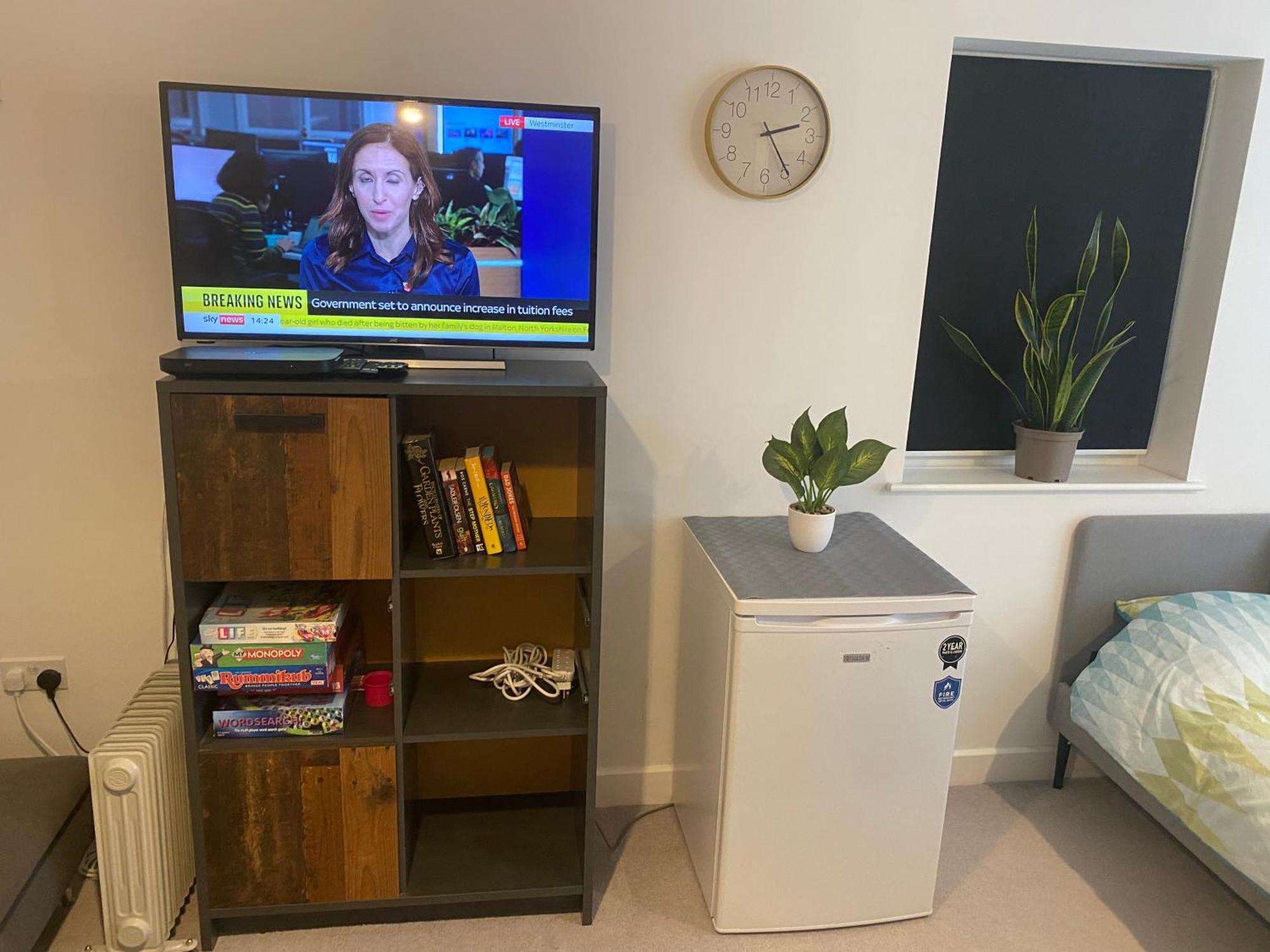 Very Large Double Room With Corner Sofa, Sky Tv, Netflix Etc, Fridge And Microwave Newhaven Exterior foto